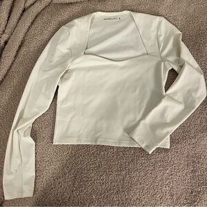 Abercrombie Seamless Fabric White Sweetheart Long Sleeve Top size Medium